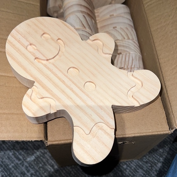 Freestanding wood Mondo llama gingerbread man - Picture 5 of 5